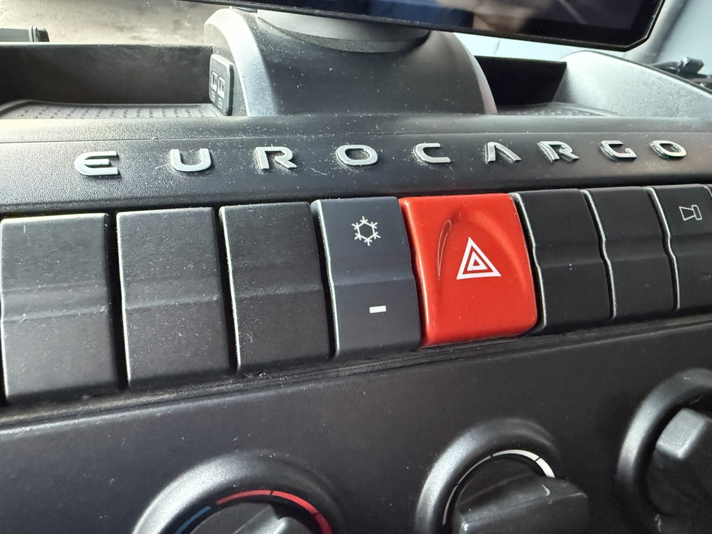 Iveco EuroCargo ML140E28 Klima ACC 7,25m LBW 117.449km - Curtainsider truck: picture 2 Iveco EuroCargo ML140E28 Klima ACC 7,25m LBW 117.449km - Curtainsider truck: picture 2