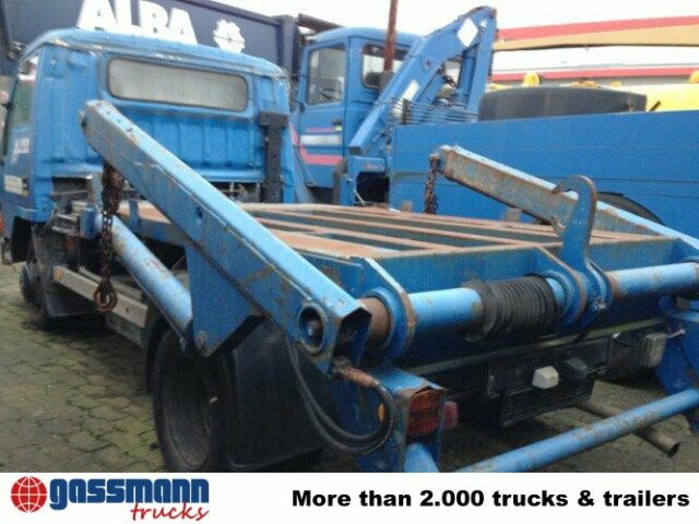 Mitsubishi Canter 4x2 - Skip loader truck: picture 5 Mitsubishi Canter 4x2 - Skip loader truck: picture 5