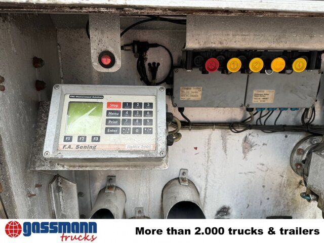 Schrader Z-STA 24-42.7/4, 4 Kammern, ca. 42700l, 2x - Tank semi-trailer: picture 3 Schrader Z-STA 24-42.7/4, 4 Kammern, ca. 42700l, 2x - Tank semi-trailer: picture 3