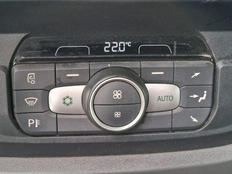 Cab chassis truck DAF XF 530 SuperSpaceCab 6x2*4 - Chassis 740 cm - Loadlift - Steering axle - Leather -: picture 16