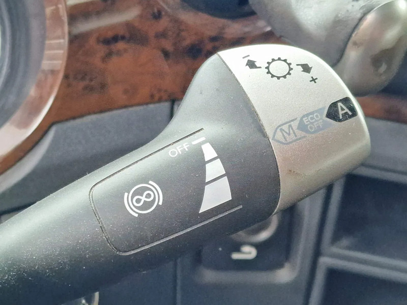 Cab chassis truck DAF XF 530 SuperSpaceCab 6x2*4 - Chassis 740 cm - Loadlift - Steering axle - Leather -: picture 15