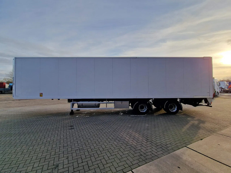 GS Meppel Ravenhorst - Chicken Transport - Frigo/Conditioned - Loadlift -Steering axle - Livestock semi-trailer: picture 4 GS Meppel Ravenhorst - Chicken Transport - Frigo/Conditioned - Loadlift -Steering axle - Livestock semi-trailer: picture 4