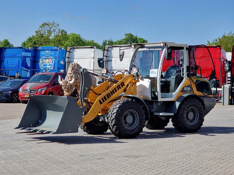 Liebherr L506 compact - New - Bucket + pallet forks - 46 KW - Wheel excavator: picture 3 Liebherr L506 compact - New - Bucket + pallet forks - 46 KW - Wheel excavator: picture 3