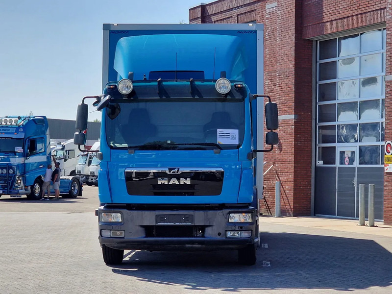 MAN TGM 15.250 4x2 - Box truck with sidedoors - Loadlift - Euro 5 - Automatic - Camera - Box truck: picture 2 MAN TGM 15.250 4x2 - Box truck with sidedoors - Loadlift - Euro 5 - Automatic - Camera - Box truck: picture 2