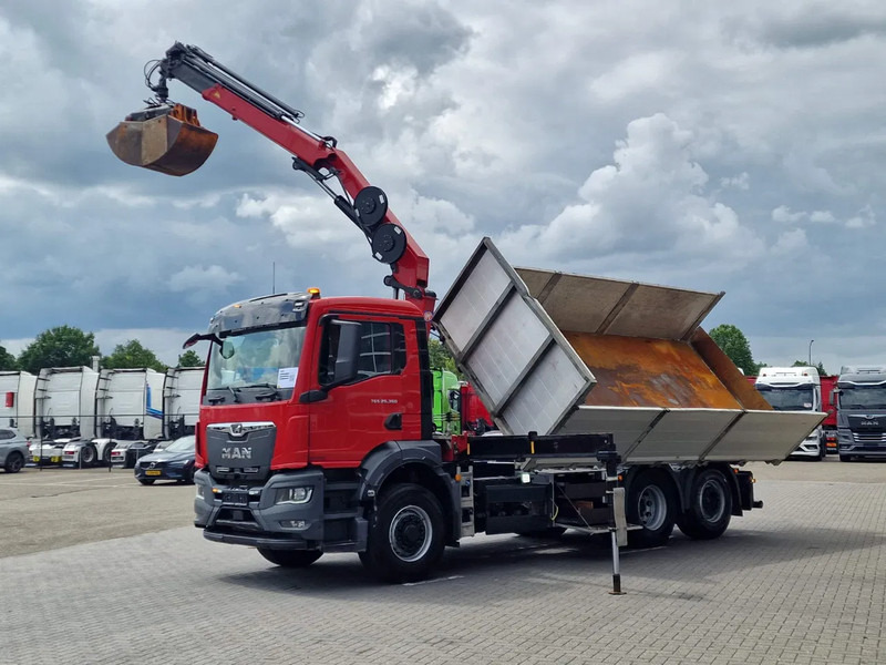 MAN TGS 26.360 6x4 Hydrodrive / Crane HMF1920K-RCS / 3 way tipper HMF / Low KM 110.700! - Crane truck: picture 3 MAN TGS 26.360 6x4 Hydrodrive / Crane HMF1920K-RCS / 3 way tipper HMF / Low KM 110.700! - Crane truck: picture 3