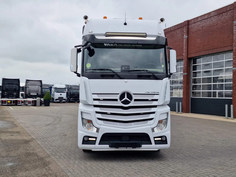 Mercedes-Benz Actros 1942 4x2 - Box with Loadlift - Full air + Pacton Trailer Loadlift - Heating system - Box truck: picture 2 Mercedes-Benz Actros 1942 4x2 - Box with Loadlift - Full air + Pacton Trailer Loadlift - Heating system - Box truck: picture 2