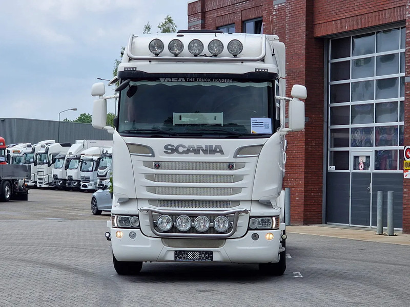 Scania R580 V8 Highline 6x2*4 - Chassis - Retarder - Steering axle - 410 WB - Custom interior - Full air - Cab chassis truck: picture 2 Scania R580 V8 Highline 6x2*4 - Chassis - Retarder - Steering axle - 410 WB - Custom interior - Full air - Cab chassis truck: picture 2