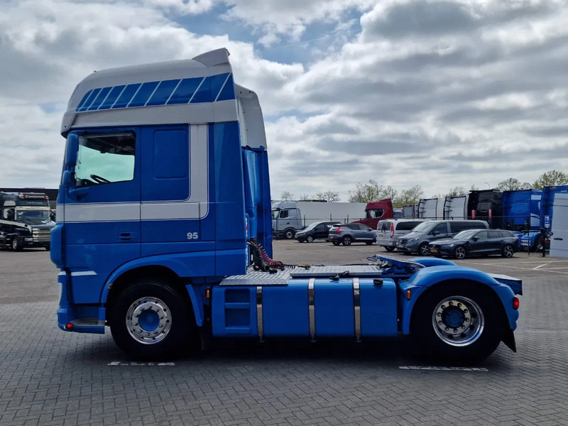 DAF XF 460 SuperSpaceCab 4x2 - PTO/Hydraulic - Night clima - Clean Dutch truck - Tractor unit: picture 4 DAF XF 460 SuperSpaceCab 4x2 - PTO/Hydraulic - Night clima - Clean Dutch truck - Tractor unit: picture 4