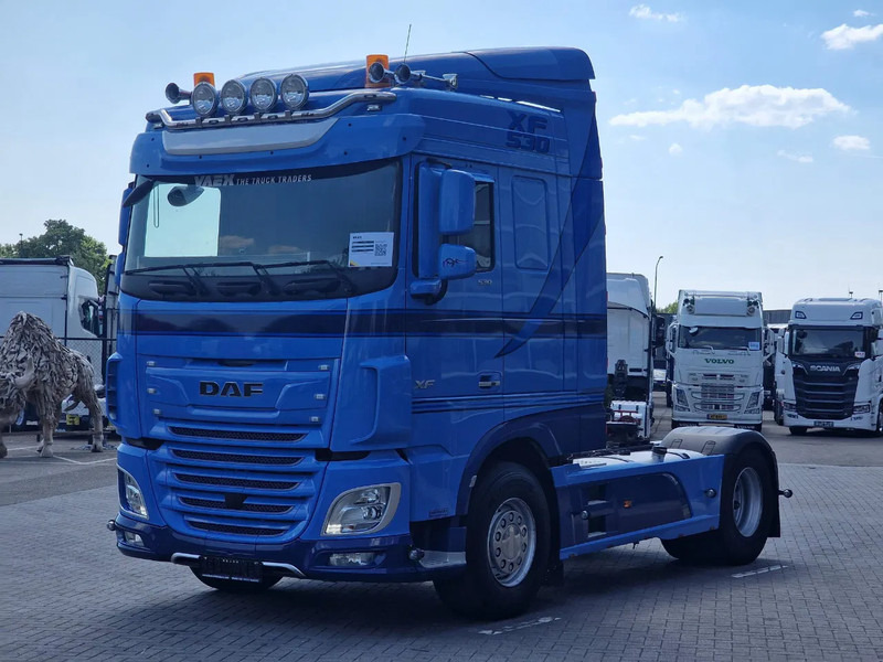 DAF XF 530 SpaceCab 4x2 - Night clima - Full spoiler - PTO Prep - Light bar - Tractor unit: picture 3 DAF XF 530 SpaceCab 4x2 - Night clima - Full spoiler - PTO Prep - Light bar - Tractor unit: picture 3