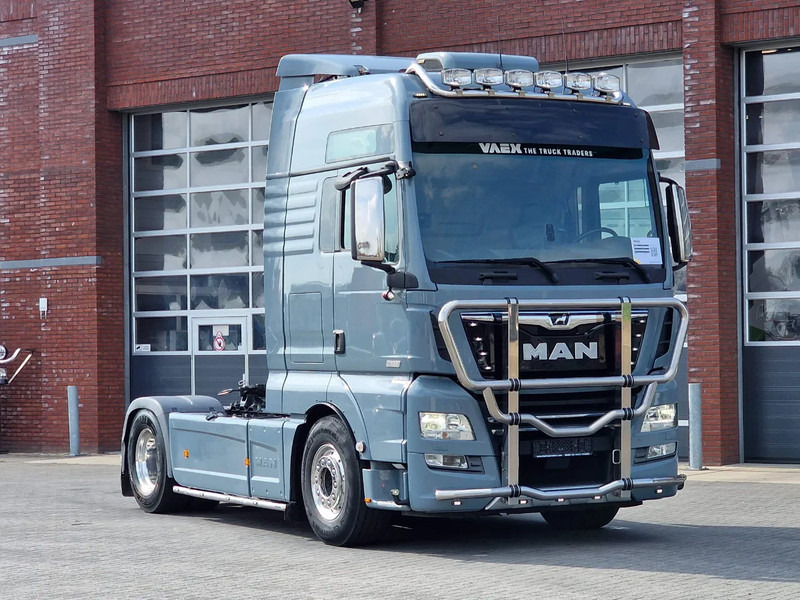MAN TGX 18.580 4x2 XL - Retarder - PTO/Hydraulic - Night clima - Full spoiler - Alloy wheels - Tractor unit: picture 1 MAN TGX 18.580 4x2 XL - Retarder - PTO/Hydraulic - Night clima - Full spoiler - Alloy wheels - Tractor unit: picture 1