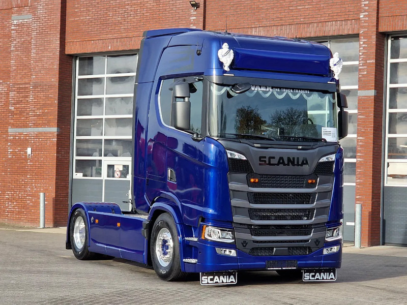 Scania 660S V8 NGS Highline 4x2 - Full spec - Retarder - Night Clima - Leather - Led - Full air - New Dashboard - Tractor unit: picture 1 Scania 660S V8 NGS Highline 4x2 - Full spec - Retarder - Night Clima - Leather - Led - Full air - New Dashboard - Tractor unit: picture 1