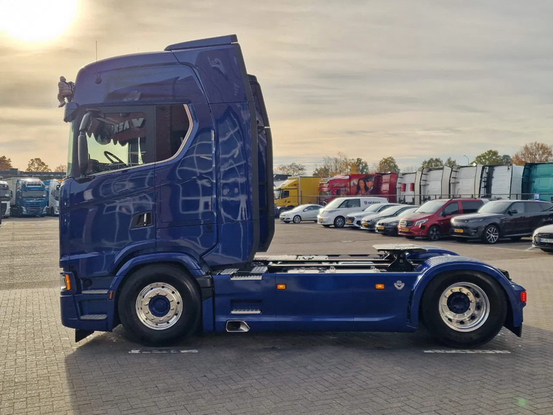 Scania 660S V8 NGS Highline 4x2 - Full spec - Retarder - Night Clima - Leather - Led - Full air - New Dashboard - Tractor unit: picture 4 Scania 660S V8 NGS Highline 4x2 - Full spec - Retarder - Night Clima - Leather - Led - Full air - New Dashboard - Tractor unit: picture 4