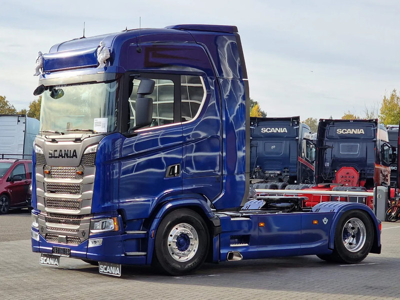 Scania 660S V8 NGS Highline 4x2 - Full spec - Retarder - Night Clima - Leather - Led - Full air - New Dashboard - Tractor unit: picture 3 Scania 660S V8 NGS Highline 4x2 - Full spec - Retarder - Night Clima - Leather - Led - Full air - New Dashboard - Tractor unit: picture 3