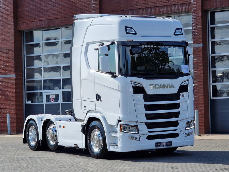 Scania 660S V8 NGS Highline 6x2/4 - New - Old dashboard - Full spec - Retarder - Night clima - Led - Leather - Navi - Tractor unit: picture 1 Scania 660S V8 NGS Highline 6x2/4 - New - Old dashboard - Full spec - Retarder - Night clima - Led - Leather - Navi - Tractor unit: picture 1