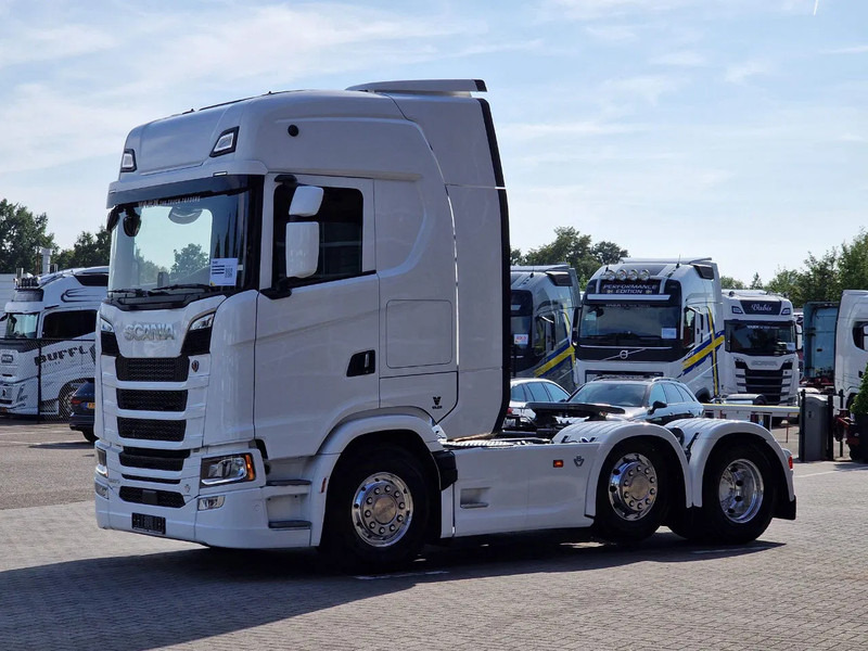 Scania 660S V8 NGS Highline 6x2/4 - New - Old dashboard - Full spec - Retarder - Night clima - Led - Leather - Navi - Tractor unit: picture 3 Scania 660S V8 NGS Highline 6x2/4 - New - Old dashboard - Full spec - Retarder - Night clima - Led - Leather - Navi - Tractor unit: picture 3