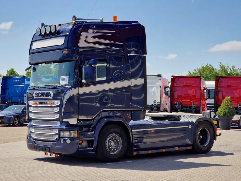 Scania R520 V8 Topline 4x2 - Manual gearbox - Retarder - PTO/Hydraulic - Full air - Leather - Tractor unit: picture 3 Scania R520 V8 Topline 4x2 - Manual gearbox - Retarder - PTO/Hydraulic - Full air - Leather - Tractor unit: picture 3