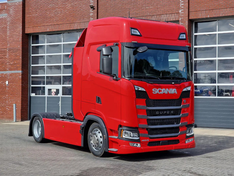 Scania S460 Highline 4x2 - Lowdeck - New - Retarder - Night clima - 2x tank - Led - Full spoiler - Tractor unit: picture 1 Scania S460 Highline 4x2 - Lowdeck - New - Retarder - Night clima - 2x tank - Led - Full spoiler - Tractor unit: picture 1