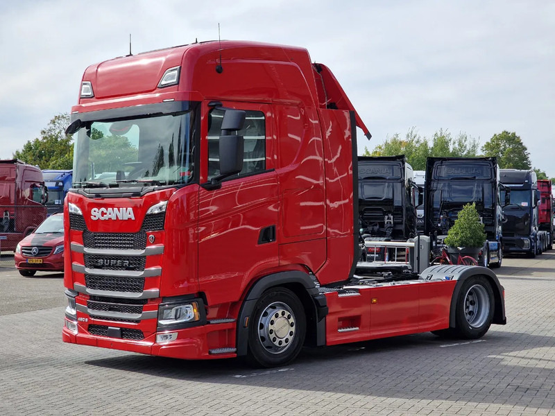 Scania S460 Highline 4x2 - Lowdeck - New - Retarder - Night clima - 2x tank - Led - Full spoiler - Tractor unit: picture 3 Scania S460 Highline 4x2 - Lowdeck - New - Retarder - Night clima - 2x tank - Led - Full spoiler - Tractor unit: picture 3