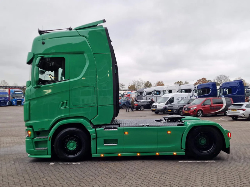 Scania S460 Highline 4x2 - NEW - Full spec - Custom exterior - Full air - Retarder - Show truck - Tractor unit: picture 5 Scania S460 Highline 4x2 - NEW - Full spec - Custom exterior - Full air - Retarder - Show truck - Tractor unit: picture 5