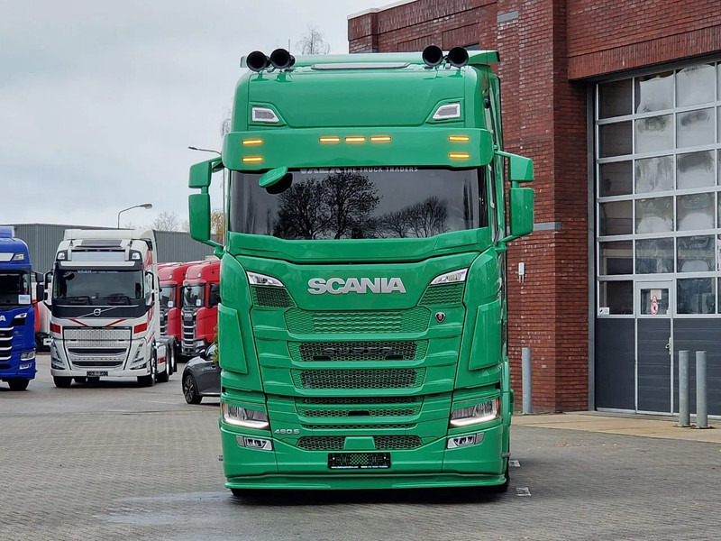 Scania S460 Highline 4x2 - NEW - Full spec - Custom exterior - Full air - Retarder - Show truck - Tractor unit: picture 3 Scania S460 Highline 4x2 - NEW - Full spec - Custom exterior - Full air - Retarder - Show truck - Tractor unit: picture 3