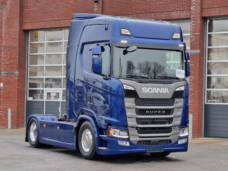 Scania S560 Highline 4x2 - Full spec - Retader - Night clima - Full air - Facelift - 2x tank - Tractor unit: picture 1 Scania S560 Highline 4x2 - Full spec - Retader - Night clima - Full air - Facelift - 2x tank - Tractor unit: picture 1