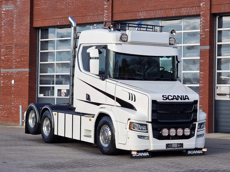Scania T580 V8 Tuft Torpedo V8 - Custom exterior - Retarder - Full air - Show truck - Stack exhaust - Tractor unit: picture 2 Scania T580 V8 Tuft Torpedo V8 - Custom exterior - Retarder - Full air - Show truck - Stack exhaust - Tractor unit: picture 2