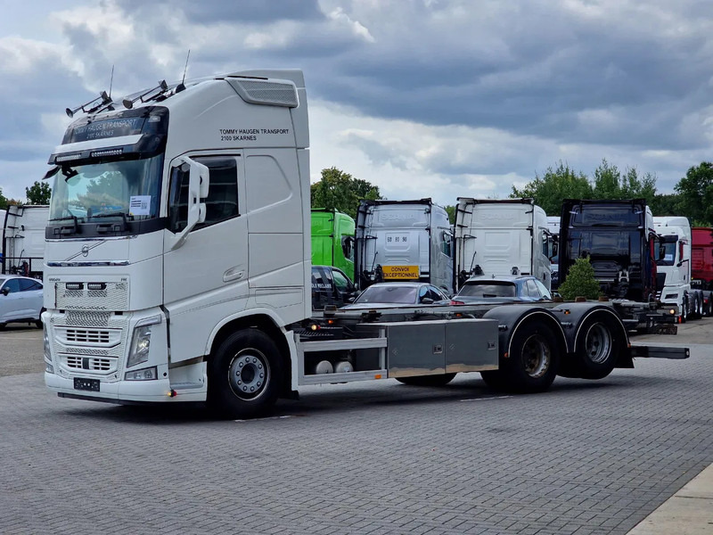 Volvo FH 13.500 Globetrotter XL 6x2 - BDF - Retarder - I parkcool - Full air - 4.90 WB - Container transporter/ Swap body truck: picture 3 Volvo FH 13.500 Globetrotter XL 6x2 - BDF - Retarder - I parkcool - Full air - 4.90 WB - Container transporter/ Swap body truck: picture 3