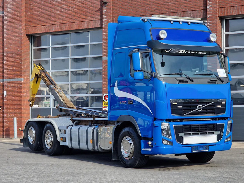 Volvo FH 16.700 Globetrotter 6x2*4 - Palfinger T20 Hook - Retarder - Steering axle - Hook lift truck: picture 2 Volvo FH 16.700 Globetrotter 6x2*4 - Palfinger T20 Hook - Retarder - Steering axle - Hook lift truck: picture 2
