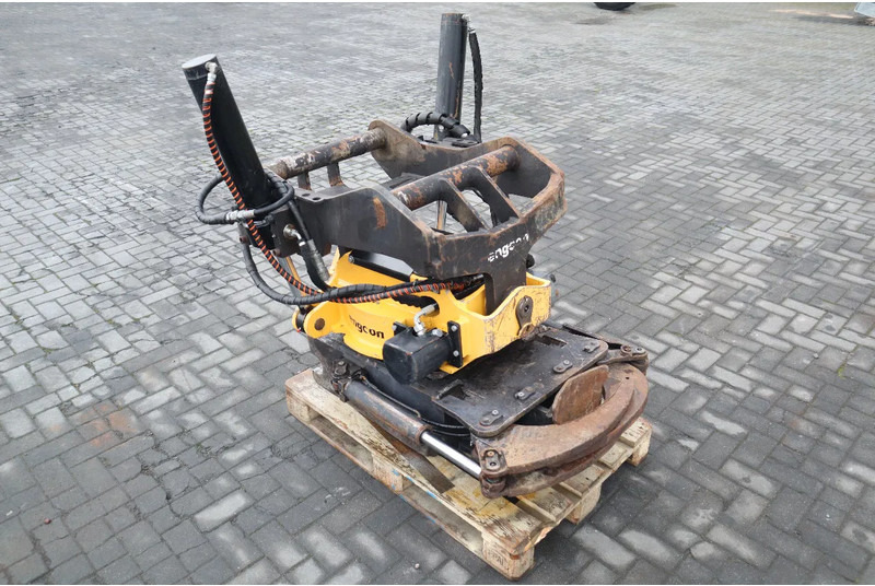 Engcon S80 | KM80 | GRIPPER | AUX HYDR. | GOOD CONDITION - Tiltrotator for Construction machinery: picture 3 Engcon S80 | KM80 | GRIPPER | AUX HYDR. | GOOD CONDITION - Tiltrotator for Construction machinery: picture 3