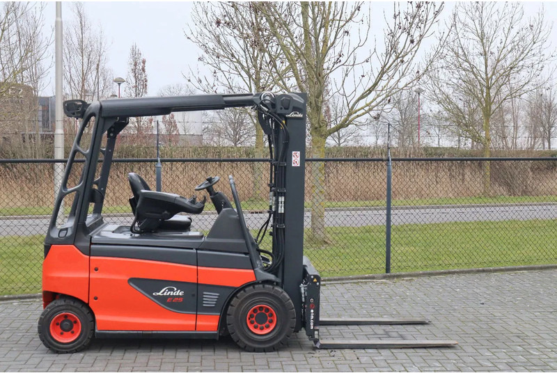 Linde E25 R-01 ROADSTER | DEMO | SIDESHIFT | FORK SPREADERS - Electric forklift: picture 4 Linde E25 R-01 ROADSTER | DEMO | SIDESHIFT | FORK SPREADERS - Electric forklift: picture 4