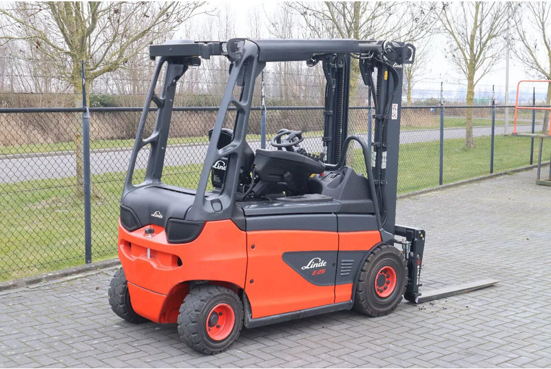 Linde E25 R-01 ROADSTER | DEMO | SIDESHIFT | FORK SPREADERS - Electric forklift: picture 5 Linde E25 R-01 ROADSTER | DEMO | SIDESHIFT | FORK SPREADERS - Electric forklift: picture 5
