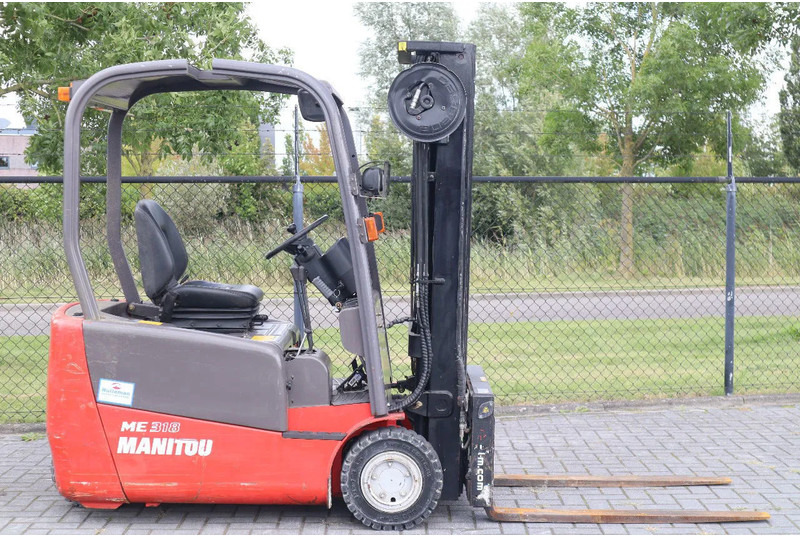 Manitou ME 318 | SIDESHIFT | FORK SPREADERS | TRIPLEX - Electric forklift: picture 4 Manitou ME 318 | SIDESHIFT | FORK SPREADERS | TRIPLEX - Electric forklift: picture 4