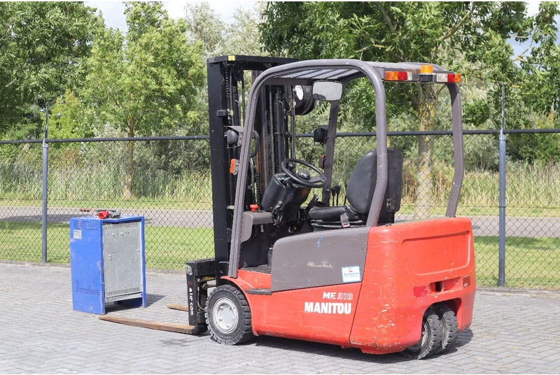 Manitou ME 318 | SIDESHIFT | FORK SPREADERS | TRIPLEX - Electric forklift: picture 3 Manitou ME 318 | SIDESHIFT | FORK SPREADERS | TRIPLEX - Electric forklift: picture 3