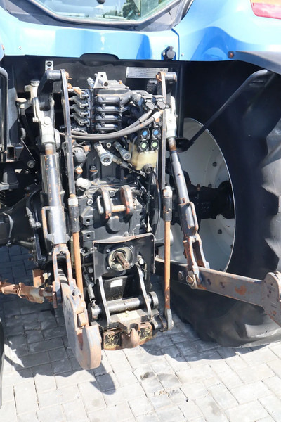 Leasing of New Holland TS135A | 40 KM/H | 4X4 | SUPERSTEER New Holland TS135A | 40 KM/H | 4X4 | SUPERSTEER: picture 9 Leasing of New Holland TS135A | 40 KM/H | 4X4 | SUPERSTEER New Holland TS135A | 40 KM/H | 4X4 | SUPERSTEER: picture 9