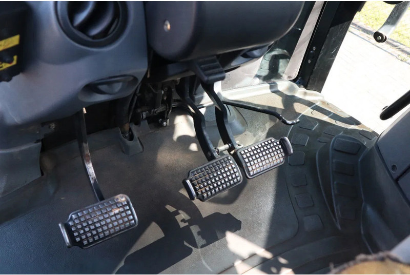 Leasing of New Holland TS135A | 40 KM/H | 4X4 | SUPERSTEER New Holland TS135A | 40 KM/H | 4X4 | SUPERSTEER: picture 18 Leasing of New Holland TS135A | 40 KM/H | 4X4 | SUPERSTEER New Holland TS135A | 40 KM/H | 4X4 | SUPERSTEER: picture 18