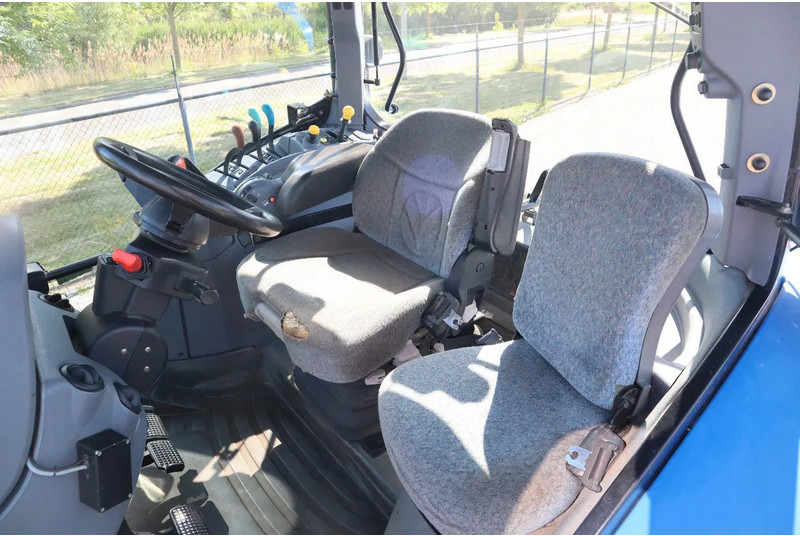 Leasing of New Holland TS135A | 40 KM/H | 4X4 | SUPERSTEER New Holland TS135A | 40 KM/H | 4X4 | SUPERSTEER: picture 14 Leasing of New Holland TS135A | 40 KM/H | 4X4 | SUPERSTEER New Holland TS135A | 40 KM/H | 4X4 | SUPERSTEER: picture 14