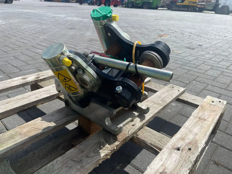 Sanderson STEELWRIST TMX S30 -180HA | TILT QUICKCOUPLER | TILTING COUPLER | NEW - Tiltrotator for Construction machinery: picture 5 Sanderson STEELWRIST TMX S30 -180HA | TILT QUICKCOUPLER | TILTING COUPLER | NEW - Tiltrotator for Construction machinery: picture 5