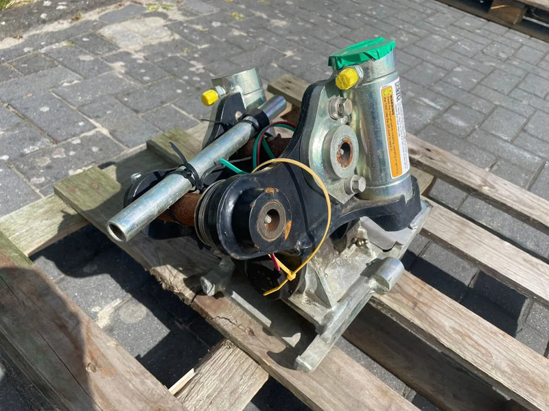 Sanderson STEELWRIST TMX S30 -180HA | TILT QUICKCOUPLER | TILTING COUPLER | NEW - Tiltrotator for Construction machinery: picture 3 Sanderson STEELWRIST TMX S30 -180HA | TILT QUICKCOUPLER | TILTING COUPLER | NEW - Tiltrotator for Construction machinery: picture 3