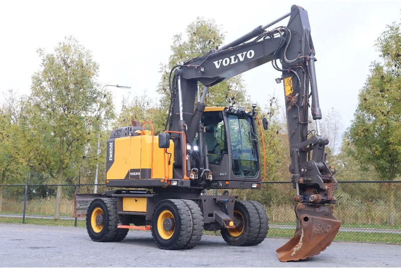 Volvo EWR 150 E | ROTOTILT | BUCKET | TRAILER HYDR - Wheel excavator: picture 5 Volvo EWR 150 E | ROTOTILT | BUCKET | TRAILER HYDR - Wheel excavator: picture 5