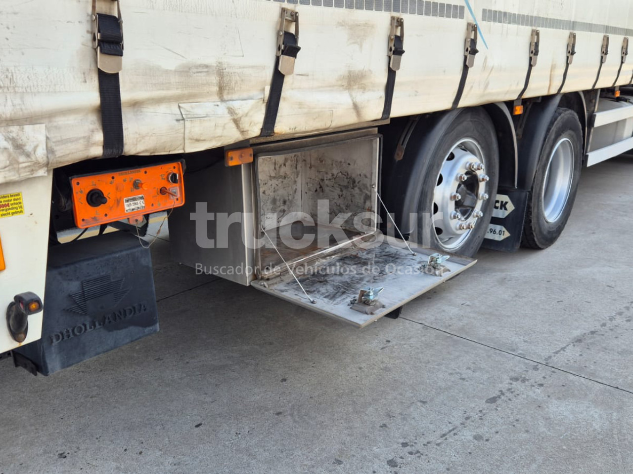 Curtainsider truck RENAULT D320.26: picture 34