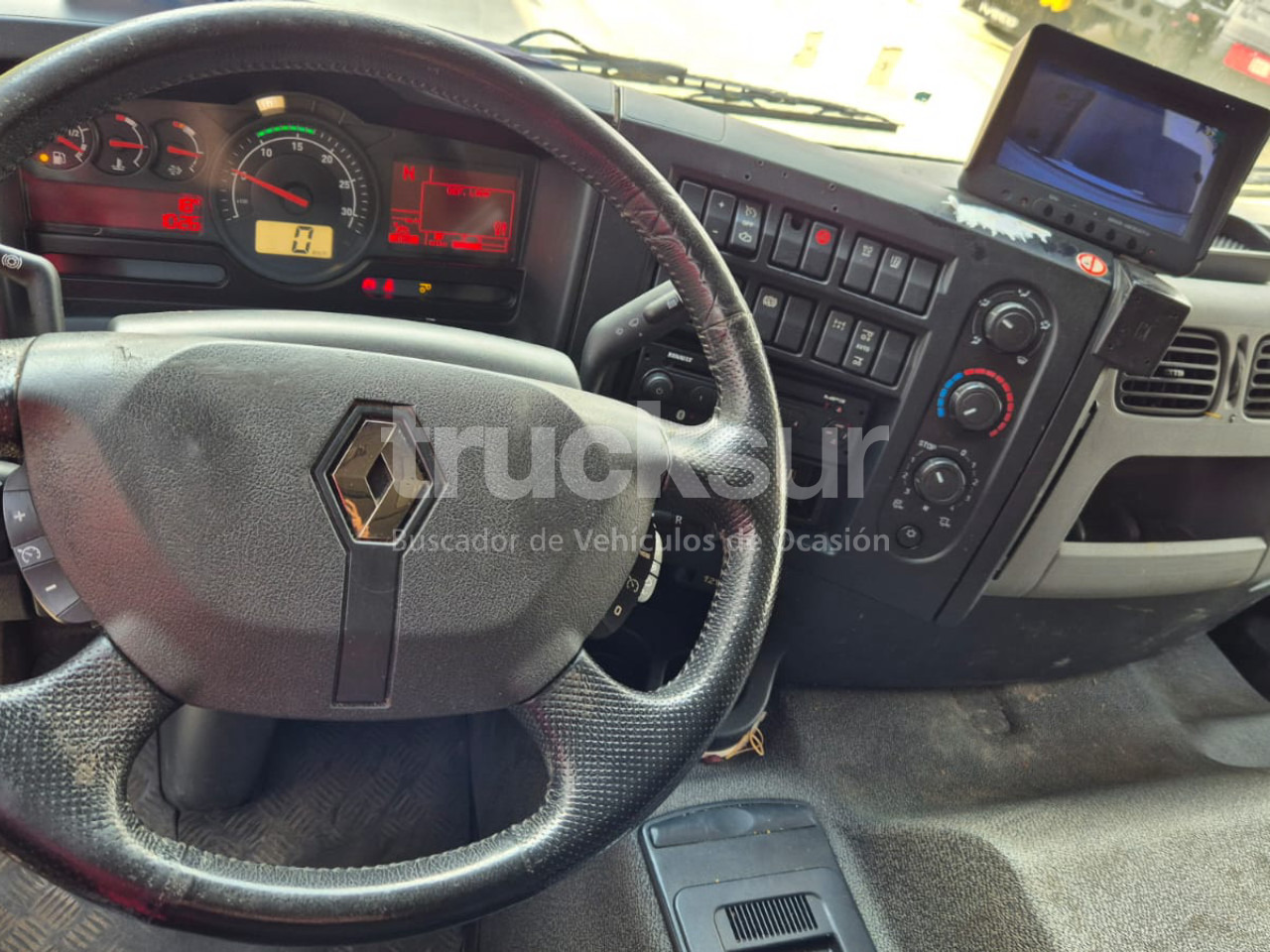 Curtainsider truck RENAULT D320.26: picture 8
