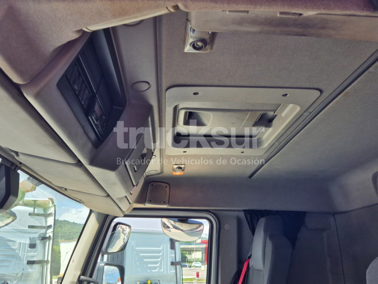 Curtainsider truck RENAULT D320.26: picture 9