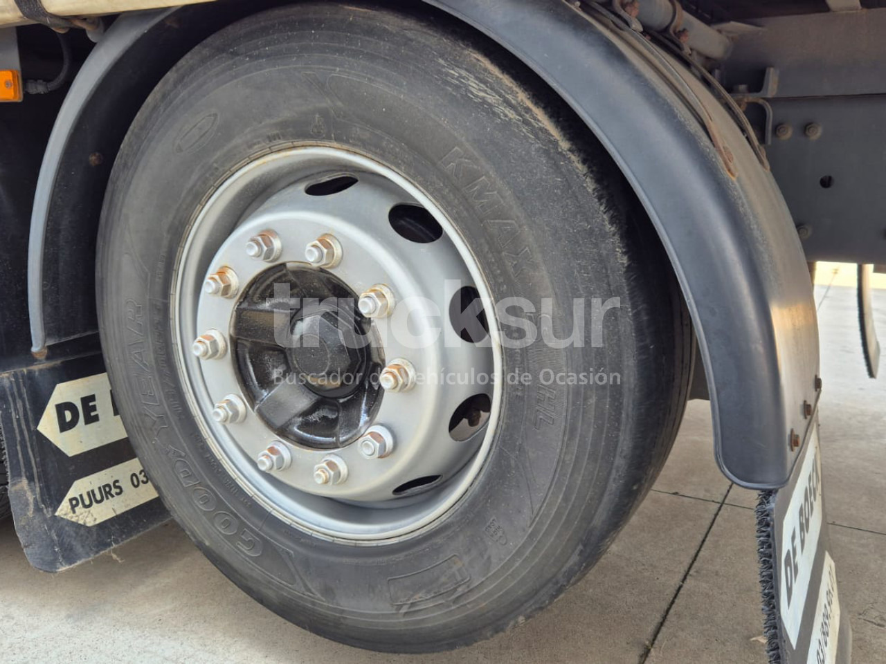 Curtainsider truck RENAULT D320.26: picture 17
