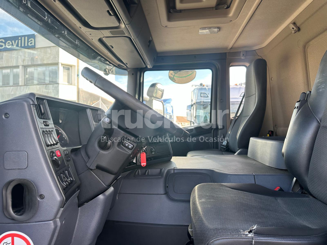 Curtainsider truck SCANIA P320: picture 22