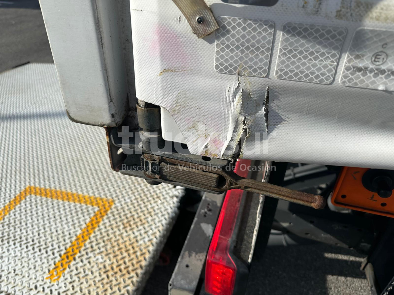 Curtainsider truck SCANIA P320: picture 16