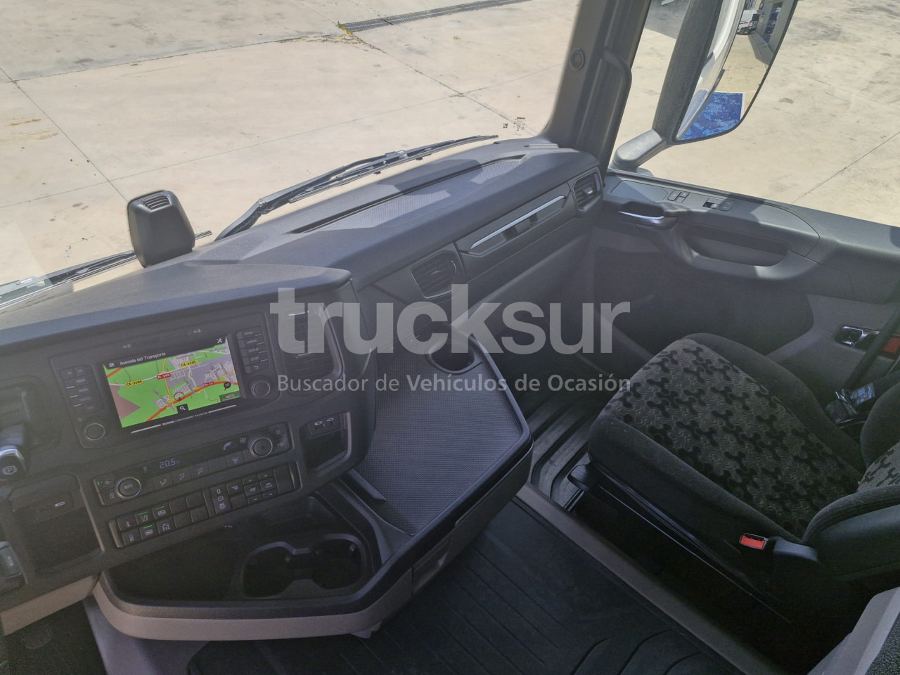 Tractor unit SCANIA R460: picture 11