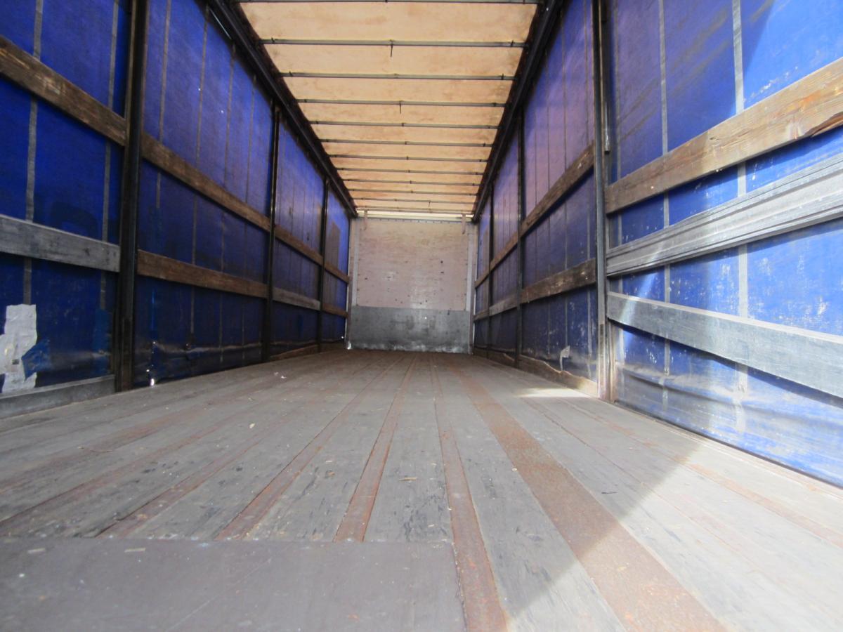 Curtainsider semi-trailer Fruehauf: picture 6 Curtainsider semi-trailer Fruehauf: picture 6