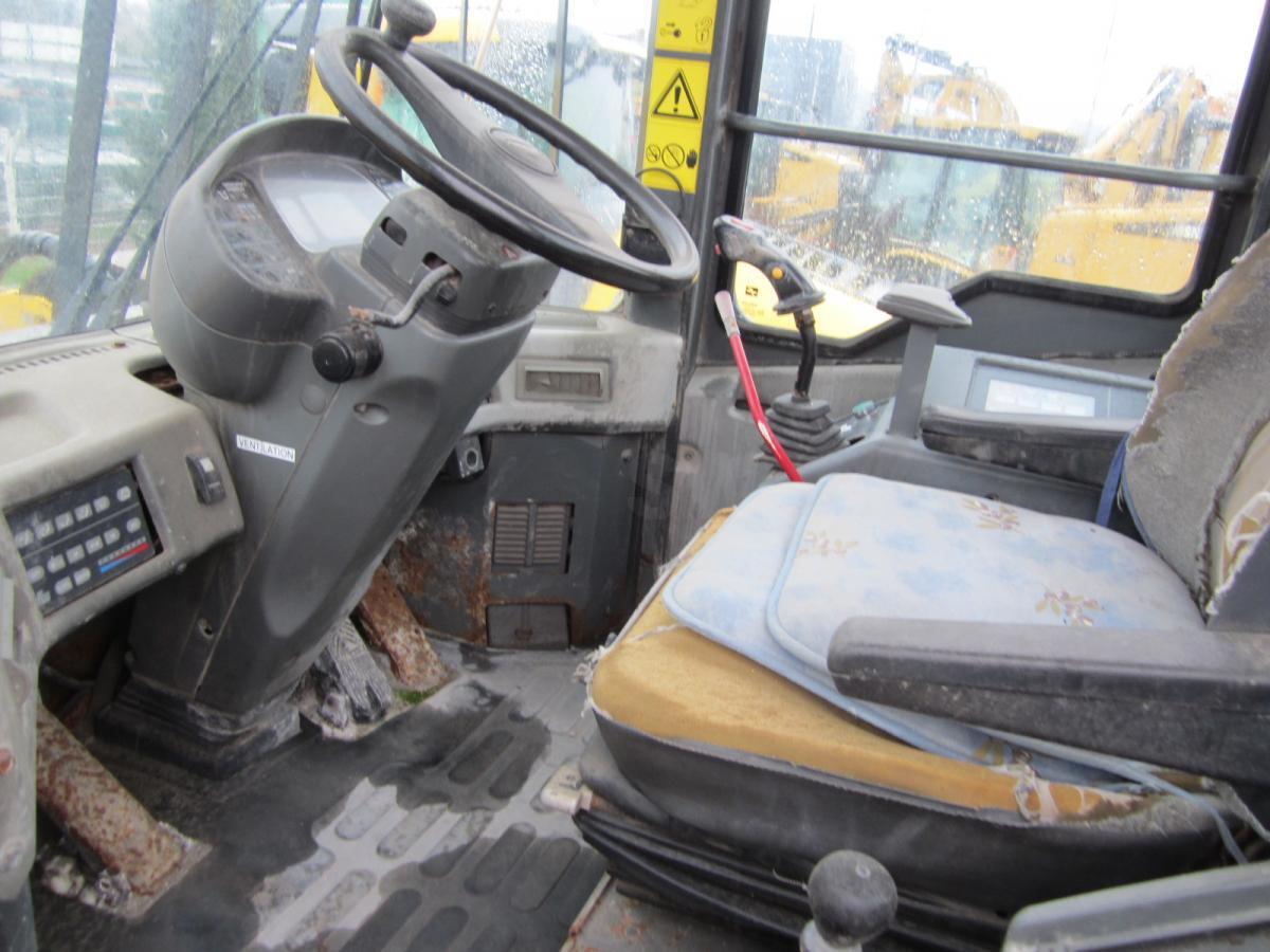 Wheel loader Komatsu WA420-3 active: picture 10