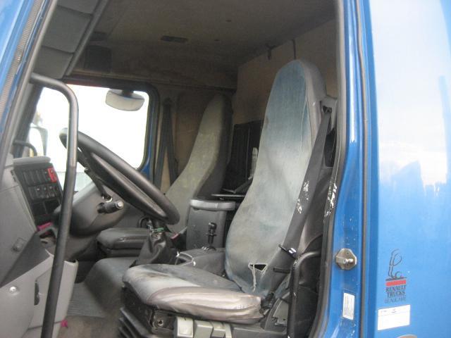 Interior photo 1: Curtainsider truck Renault Midlum 180 Interior photo 1: Curtainsider truck Renault Midlum 180