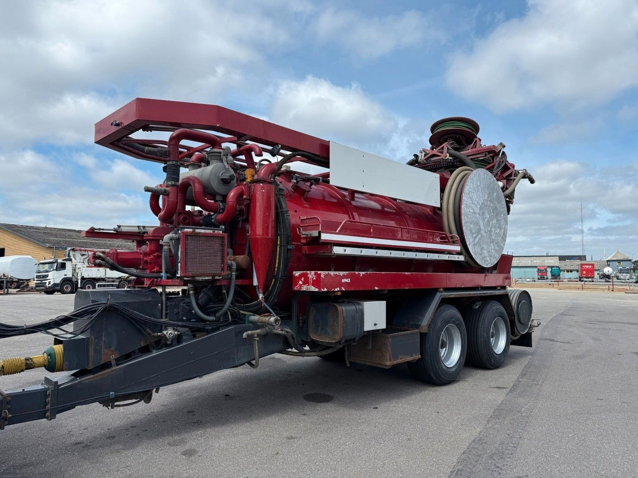 Case 240 Puma - Hvidtved Larsen 10.000 L Kombi - Vacuum truck: picture 2 Case 240 Puma - Hvidtved Larsen 10.000 L Kombi - Vacuum truck: picture 2